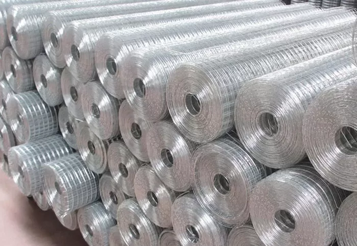 Welded wire mesh rolls